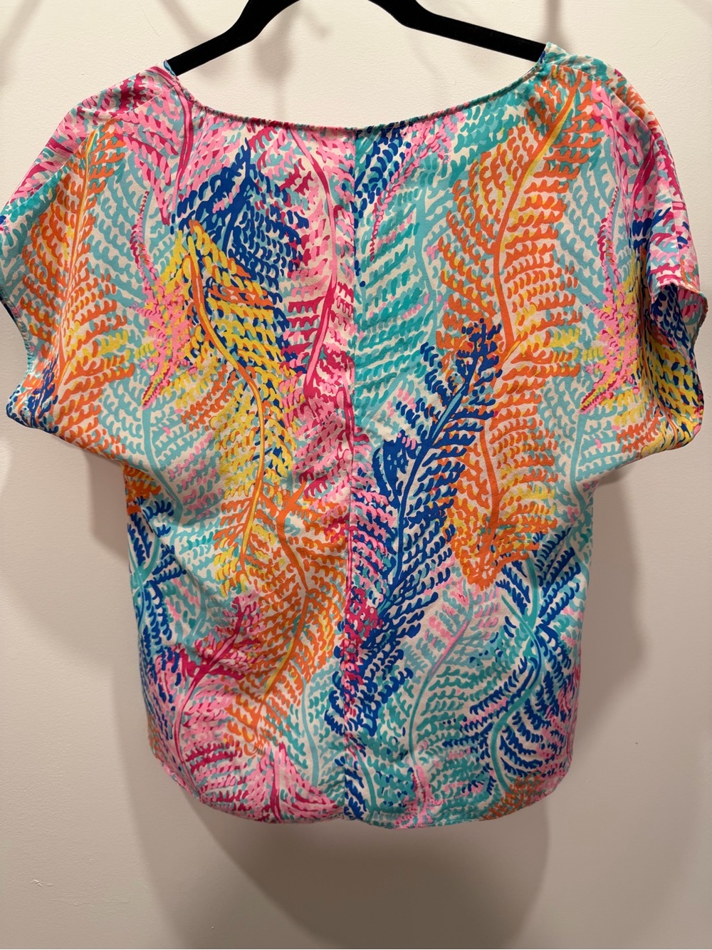 LILLY PULITIZER 100% Silk Electric Feel Short Sleeve Top - Picture 5 of 5